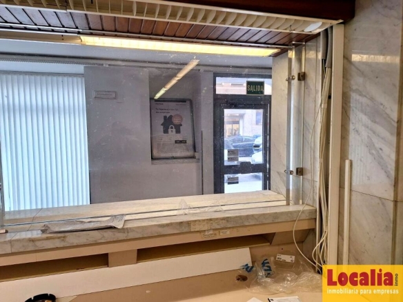 Imagen 4 de Local de tres niveles muy céntrico en Santander.
