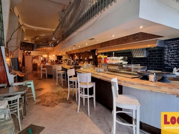 Imagen 2 de Emblemático restaurante en venta en Torrelavega.