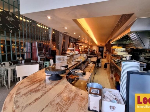 Imagen 3 de Emblemático restaurante en venta en Torrelavega.