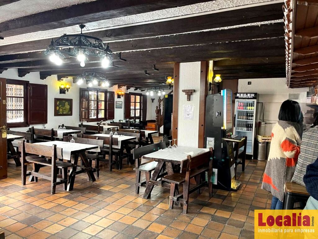 Imagen 2 de Singular bodegón en venta en Laredo. Imagen 2 de Singular bodegón en venta en Laredo.