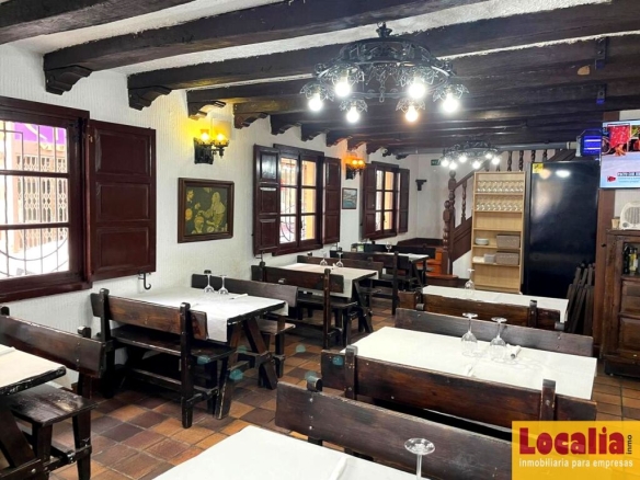 Imagen 1 de Singular bodegón en venta en Laredo.