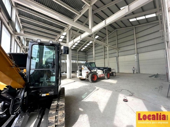 Imagen 3 de Amplia nave con campa en alquiler. Gajano.