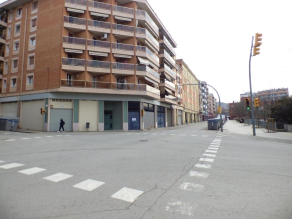 Imagen 1 de ? LOCAL COMERCIAL ESQUINERO EN VENTA – PLAÇA CATALUNYA