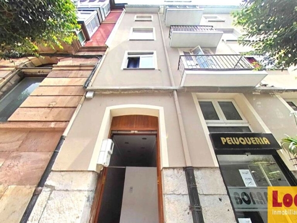 Imagen 1 de Céntrico y amplio local en el corazón de Santander