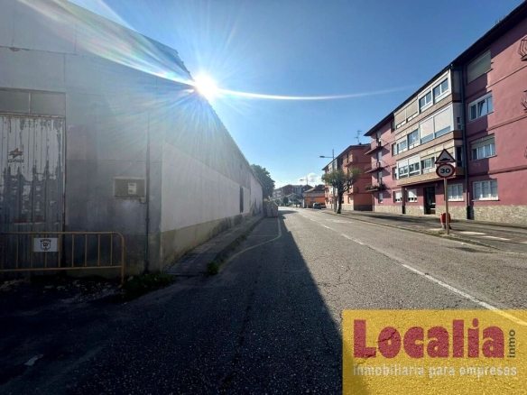 Imagen 4 de Nave industrial de 100 metros en Torrelavega.