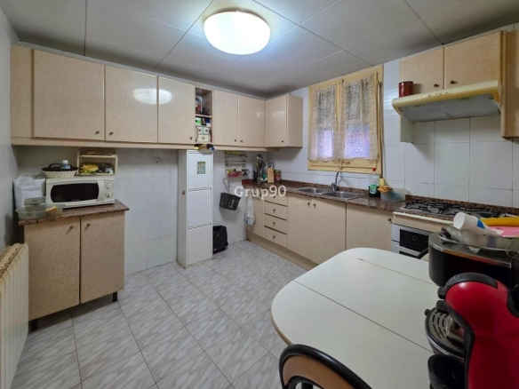 Imagen 1 de ¡Descubre esta casa de 3 plantas en el centro de Rosselló!