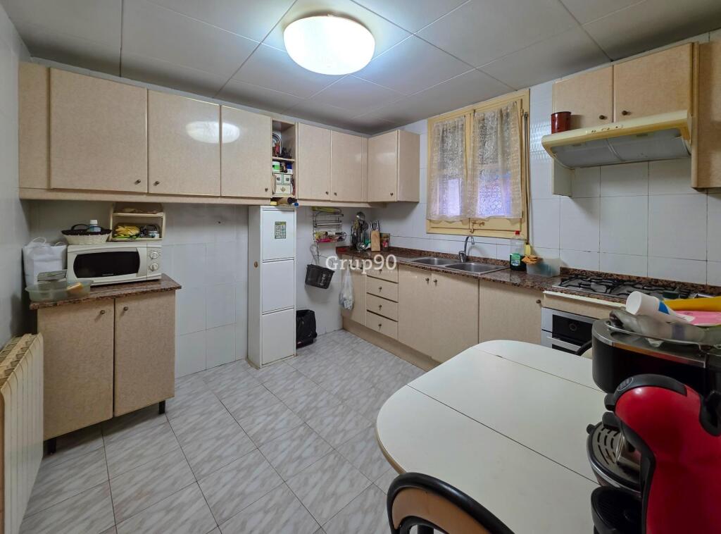 Imagen 1 de ¡Descubre esta casa de 3 plantas en el centro de Rosselló!