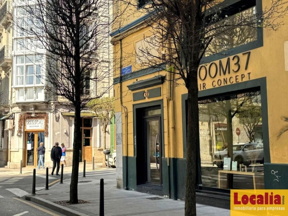 Imagen 2 de Estupendo y céntrico local comercial en Santander