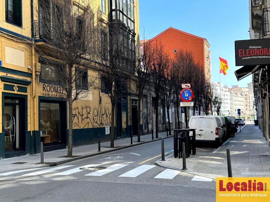 Imagen 4 de Estupendo y céntrico local comercial en Santander