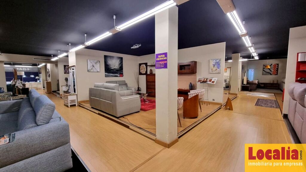 Imagen 4 de Amplia y vérsatil nave comercial en Santander.