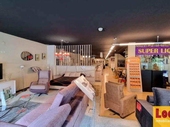 Imagen 1 de Amplia y vérsatil nave comercial en Santander.