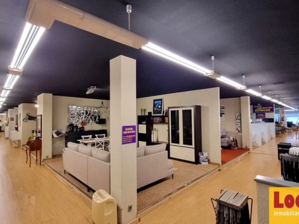 Imagen 2 de Alquiler de extensa nave comercial en Santander