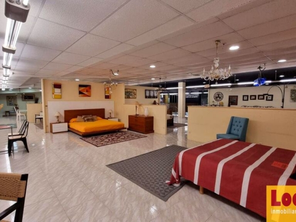 Imagen 3 de Alquiler de extensa nave comercial en Santander