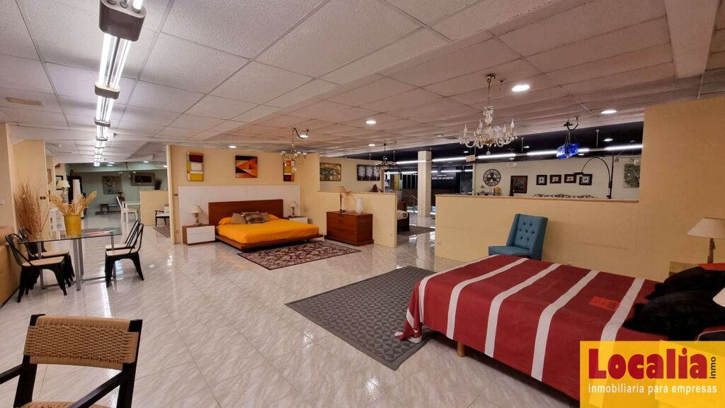 Imagen 3 de Alquiler de extensa nave comercial en Santander