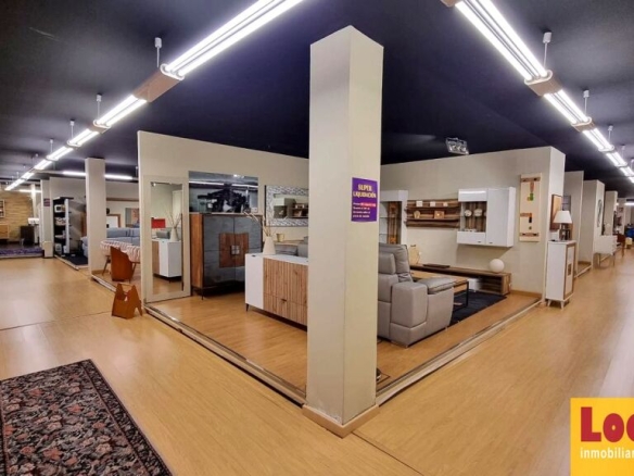 Imagen 1 de Alquiler de extensa nave comercial en Santander