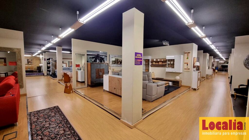 Imagen 1 de Alquiler de extensa nave comercial en Santander