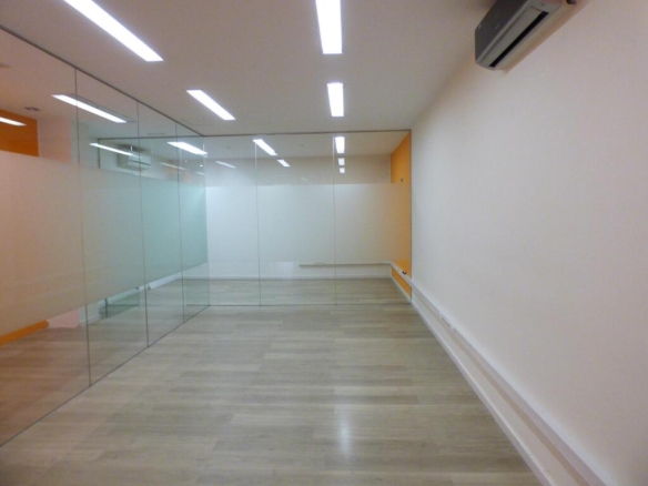 Imagen 4 de Local comercial en alquiler en Manresa – Zona  universidad