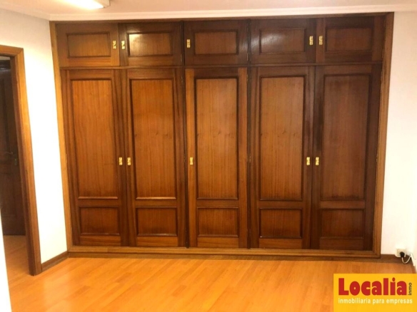 Imagen 4 de Céntrico local para reconvertir en Torrelavega.