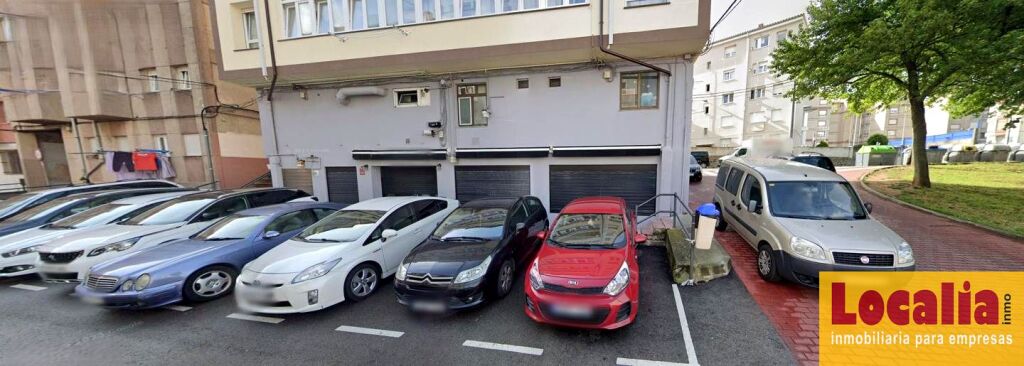 Imagen 2 de Atractivo y amplio local comercial en Santander.