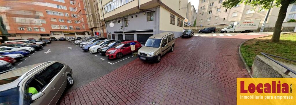 Imagen 3 de Atractivo y amplio local comercial en Santander.