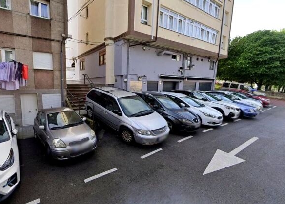 Imagen 4 de Atractivo y amplio local comercial en Santander.