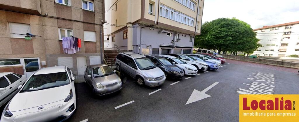 Imagen 4 de Atractivo y amplio local comercial en Santander.