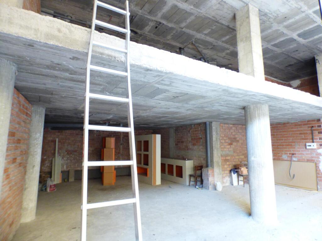 Imagen 3 de LOCAL EN VENTA CON GRAN APARADOR SITUADO EN UNA ZONA DE PASO DE MANRESA Imagen 3 de LOCAL EN VENTA CON GRAN APARADOR SITUADO EN UNA ZONA DE PASO DE MANRESA