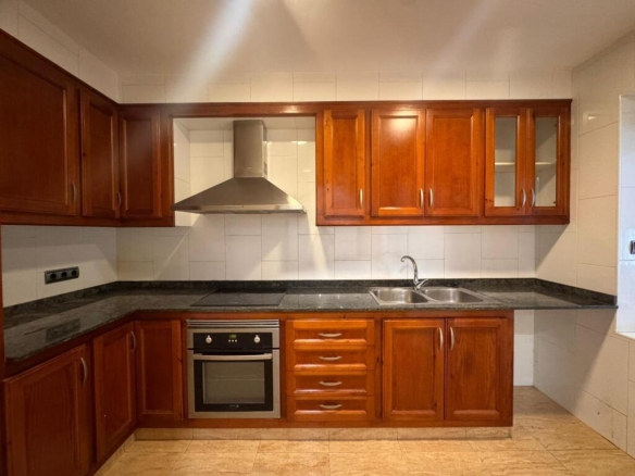 Imagen 2 de CASA DE PLANTA BAJA EN CARDONA CON 3 HAB. DOBLES Y TERRAZA