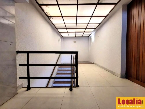 Imagen 4 de Local de tres niveles muy céntrico en Santander.