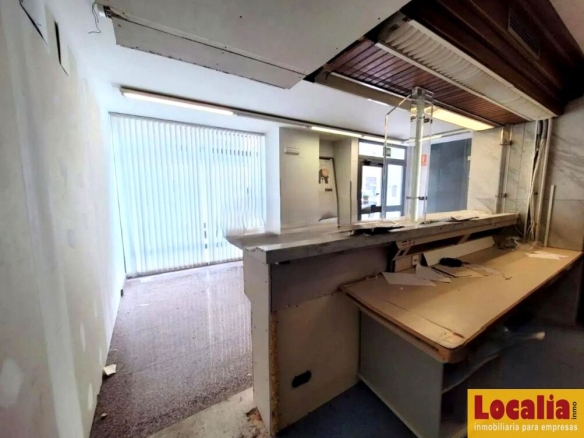 Imagen 1 de Local de tres niveles muy céntrico en Santander.