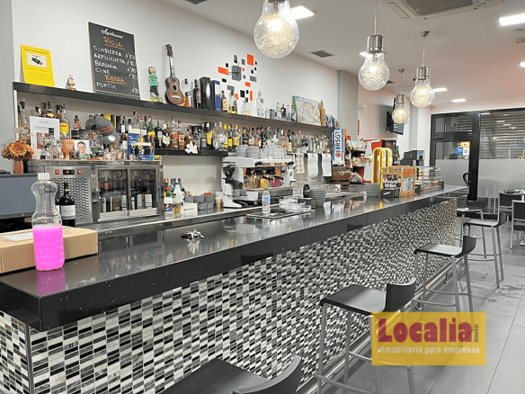 Imagen 1 de Bar Cafetería con cocina y terraza en Torrelavega