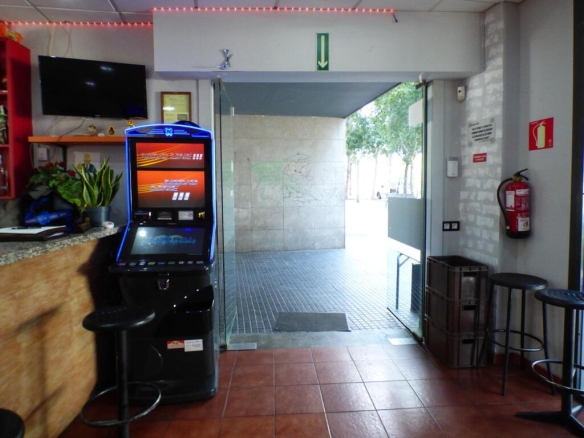 Imagen 2 de ? Bar cafetería en traspaso – Zona Bases de Manresa