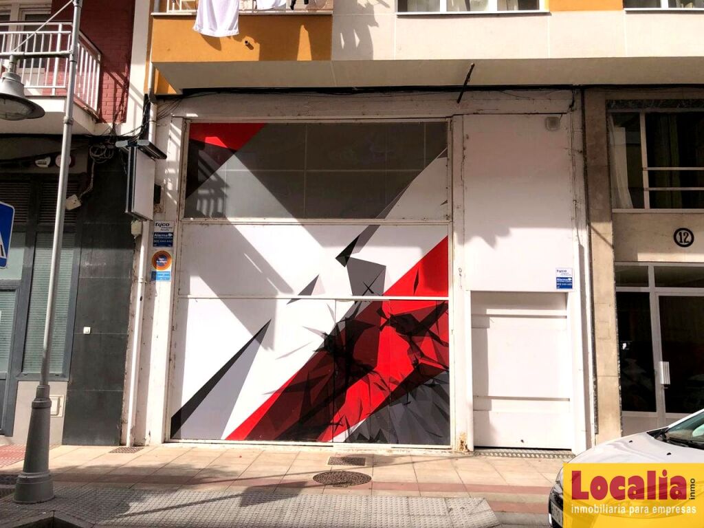 Imagen 2 de Espectacular local comercial en Torrelavega
