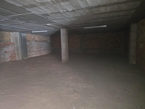 Imagen 3 de LOCAL - GARAJE DE 200 M2 APROX. EN LA PLAZA CATALUNYA DE MANRESA