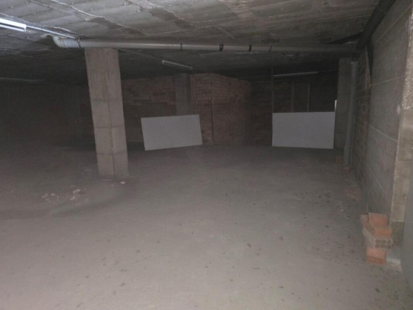 Imagen 2 de ?️ ALQUILER EXCLUSIVO EN PLAÇA CATALUNYA DE MANRESA: ESPACIO MULTIFUNCIONAL DE 150 m² EN DOS PLANTAS