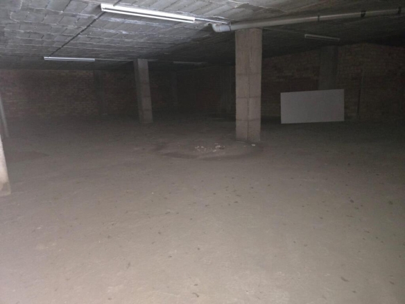 Imagen 4 de ?️ ALQUILER EXCLUSIVO EN PLAÇA CATALUNYA DE MANRESA: ESPACIO MULTIFUNCIONAL DE 150 m² EN DOS PLANTAS
