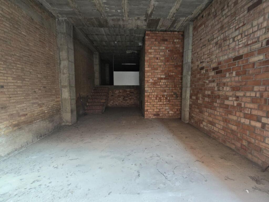 Imagen 1 de ?️ ALQUILER EXCLUSIVO EN PLAÇA CATALUNYA DE MANRESA: ESPACIO MULTIFUNCIONAL DE 150 m² EN DOS PLANTAS