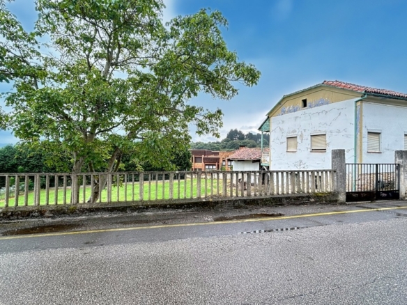 Imagen 2 de Casa-Chalet en Venta en Oviedo Asturias