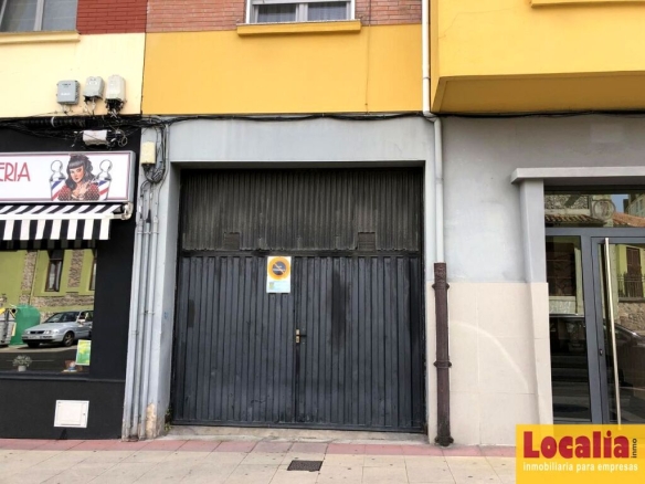 Imagen 2 de Versátil oficina con almacén y garaje en Torrelavega