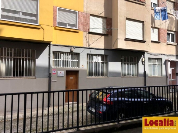 Imagen 3 de Versátil oficina con almacén y garaje en Torrelavega