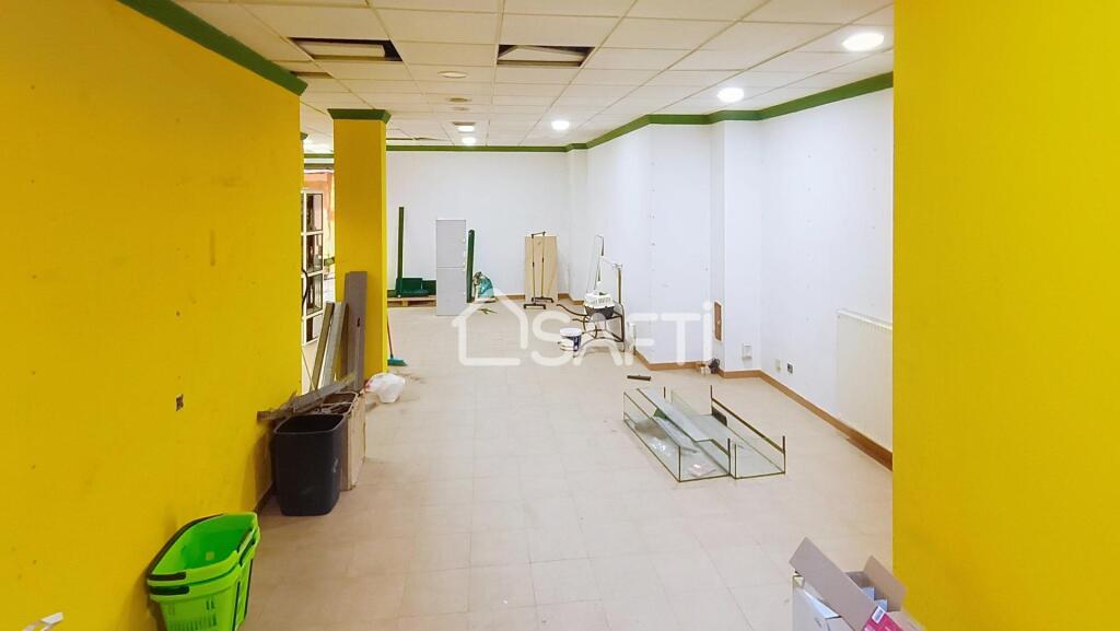 Imagen 1 de Local Comercial en el Centro de Sama.