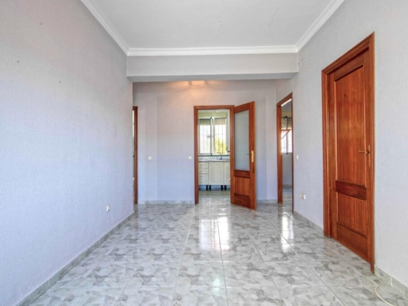 junto Avda. de Reina Mercedes!!!