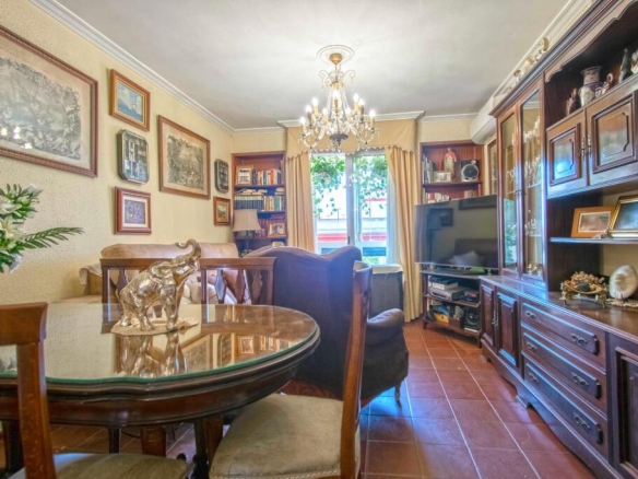 Imagen 2 de Amplio piso junto Avda. de La Palmera!!!