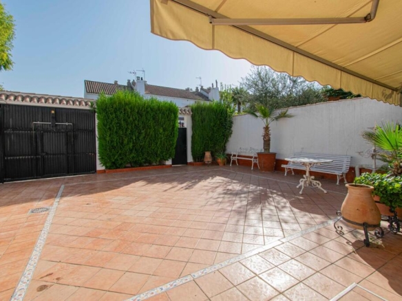 Imagen 2 de Fantástico adosado ubicado en Gines