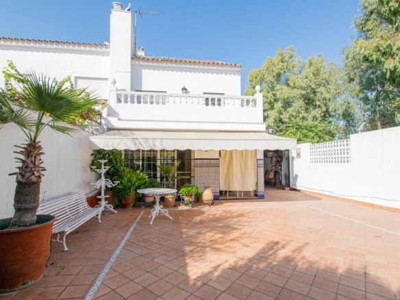 Imagen 1 de Fantástico adosado ubicado en Gines