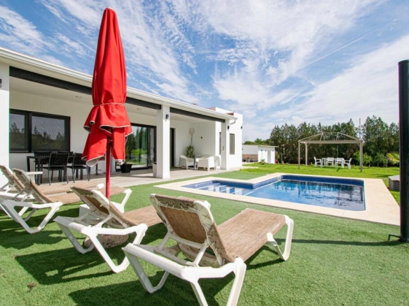 Imagen 3 de Precioso chalet independiente en Sanlúcar La Mayor con Licencia VUT!!!