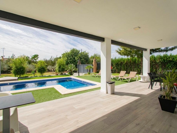 Imagen 4 de Precioso chalet independiente en Sanlúcar La Mayor con Licencia VUT!!!