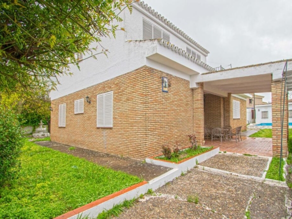 Imagen 2 de Chalet independiente en venta en Salteras