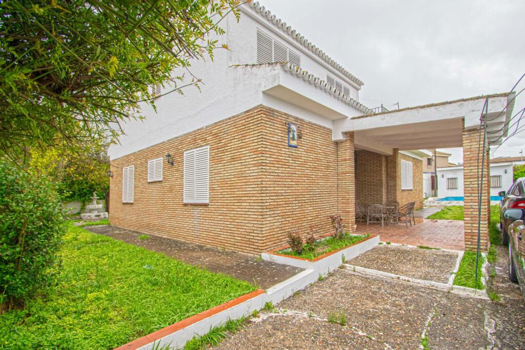 Imagen 2 de Chalet independiente en venta en Salteras