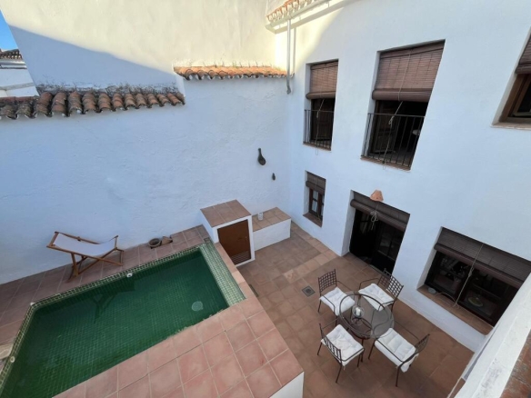 Imagen 2 de Preciosa casa en Cazalla de La Sierra con espectacular terraza y piscina privada!!!